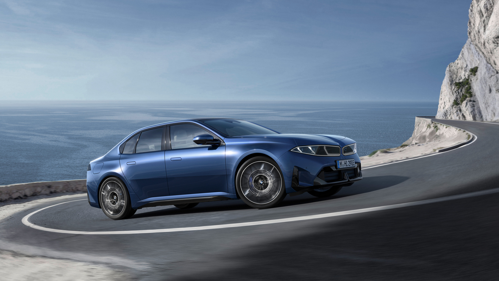 SMALL_P90632488_highRes_the-new-bmw-i3-50-xd